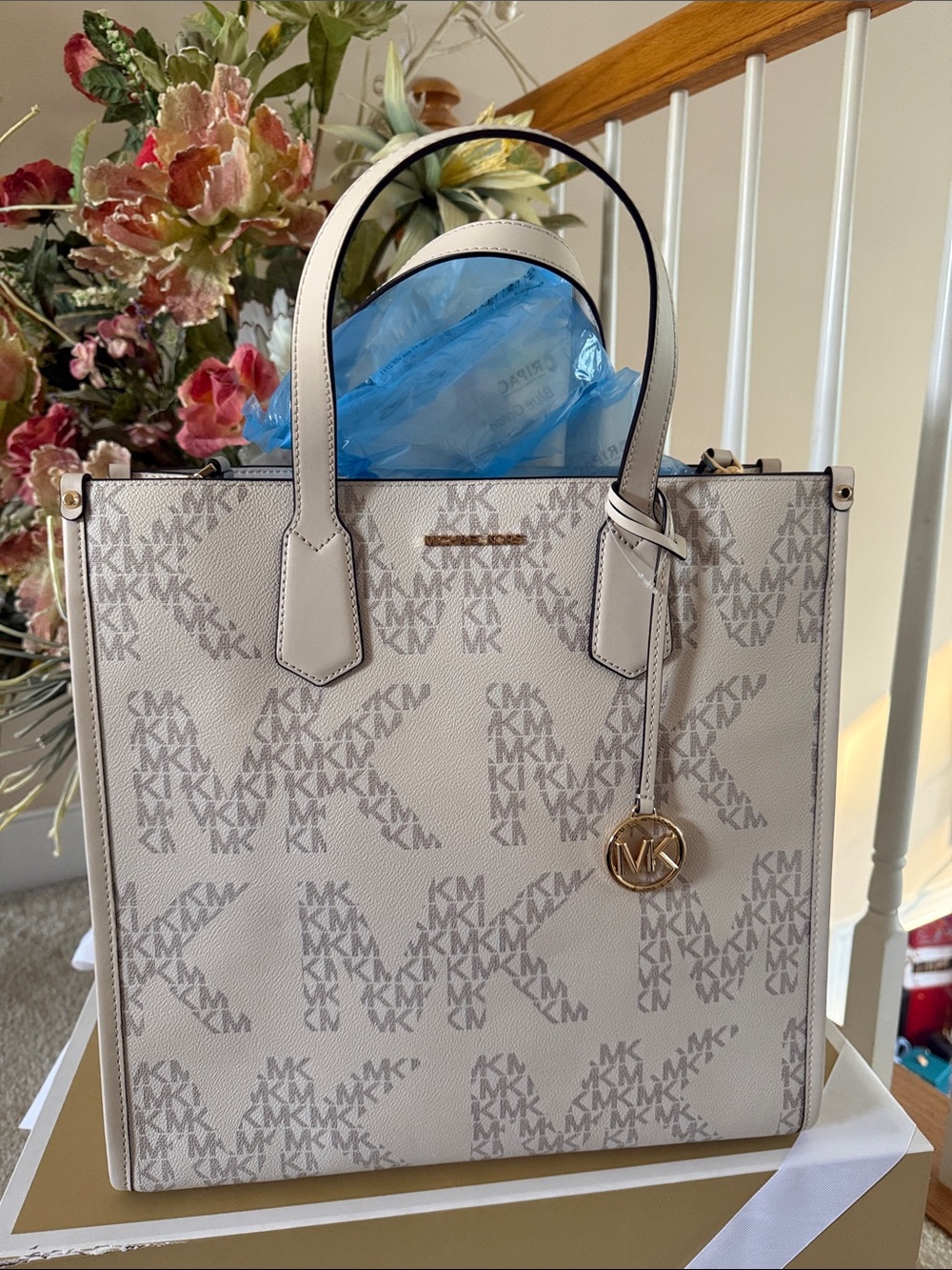Michael Kors Maple Large Tote Brand New Authentic 14x14.5
 Vanilla Cream Color